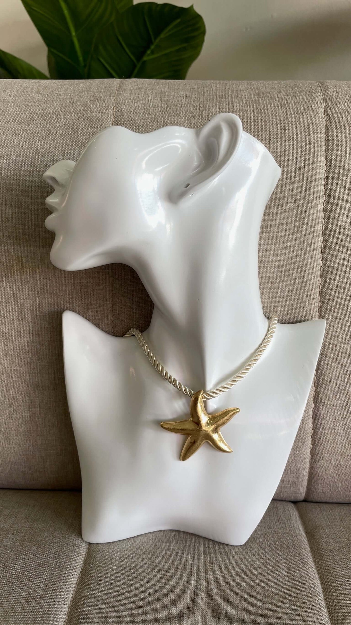 Collar con colgante de estrella de mar dorado, joyas elegantes para evento especial, look completo, envío a todo Chile.
