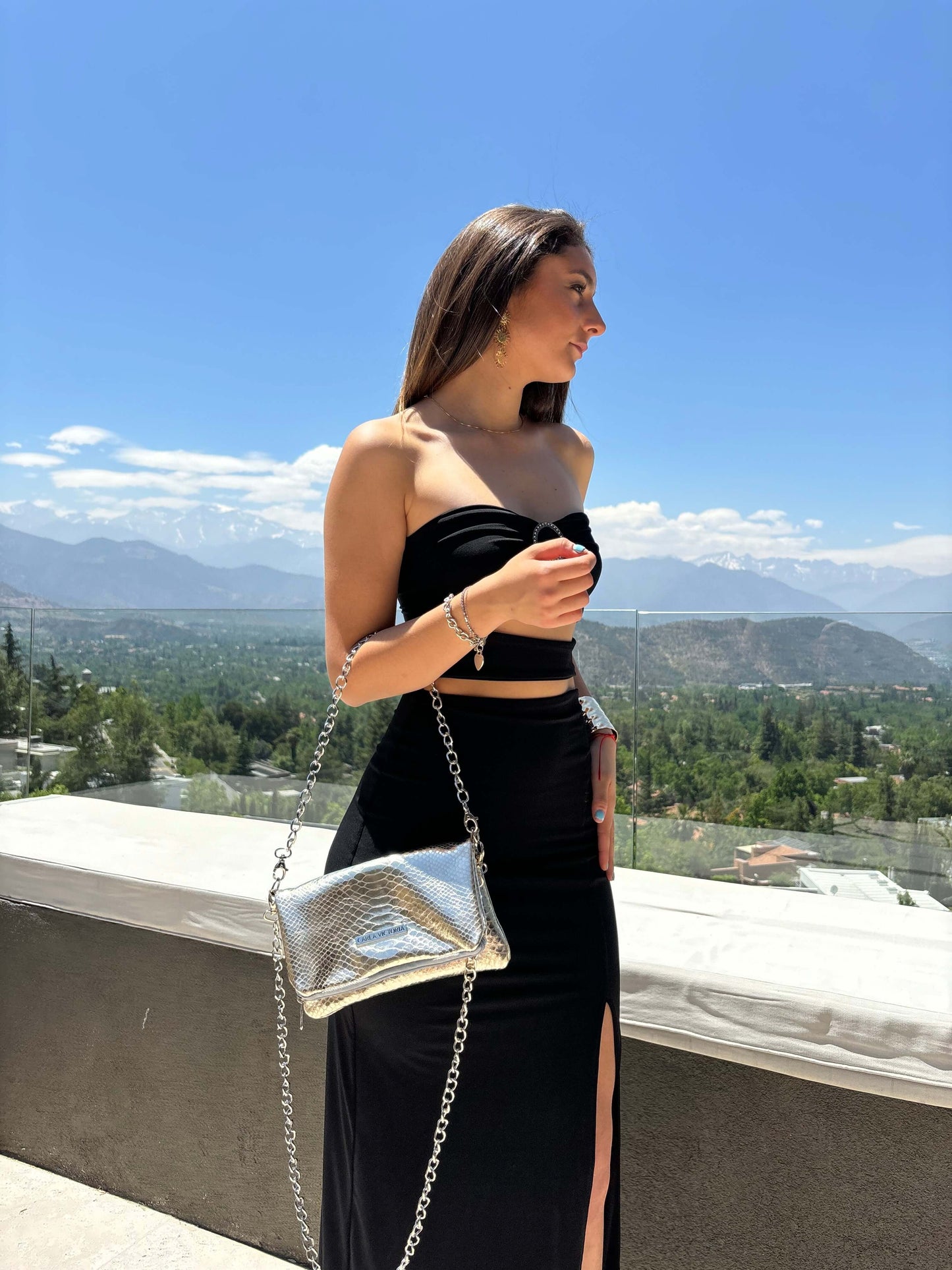 Cartera Bandolera Plateada Grabado Croco en Cuero