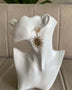 Aros dorados diseño sol, joyas elegantes para look completo y eventos especiales. Envío a todo Chile.