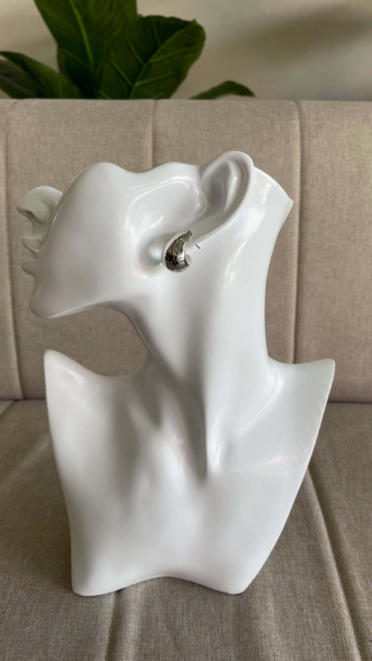 Aros Plateados Diseño Gota, joyas elegantes para look completo, evento especial, envío a todo Chile.