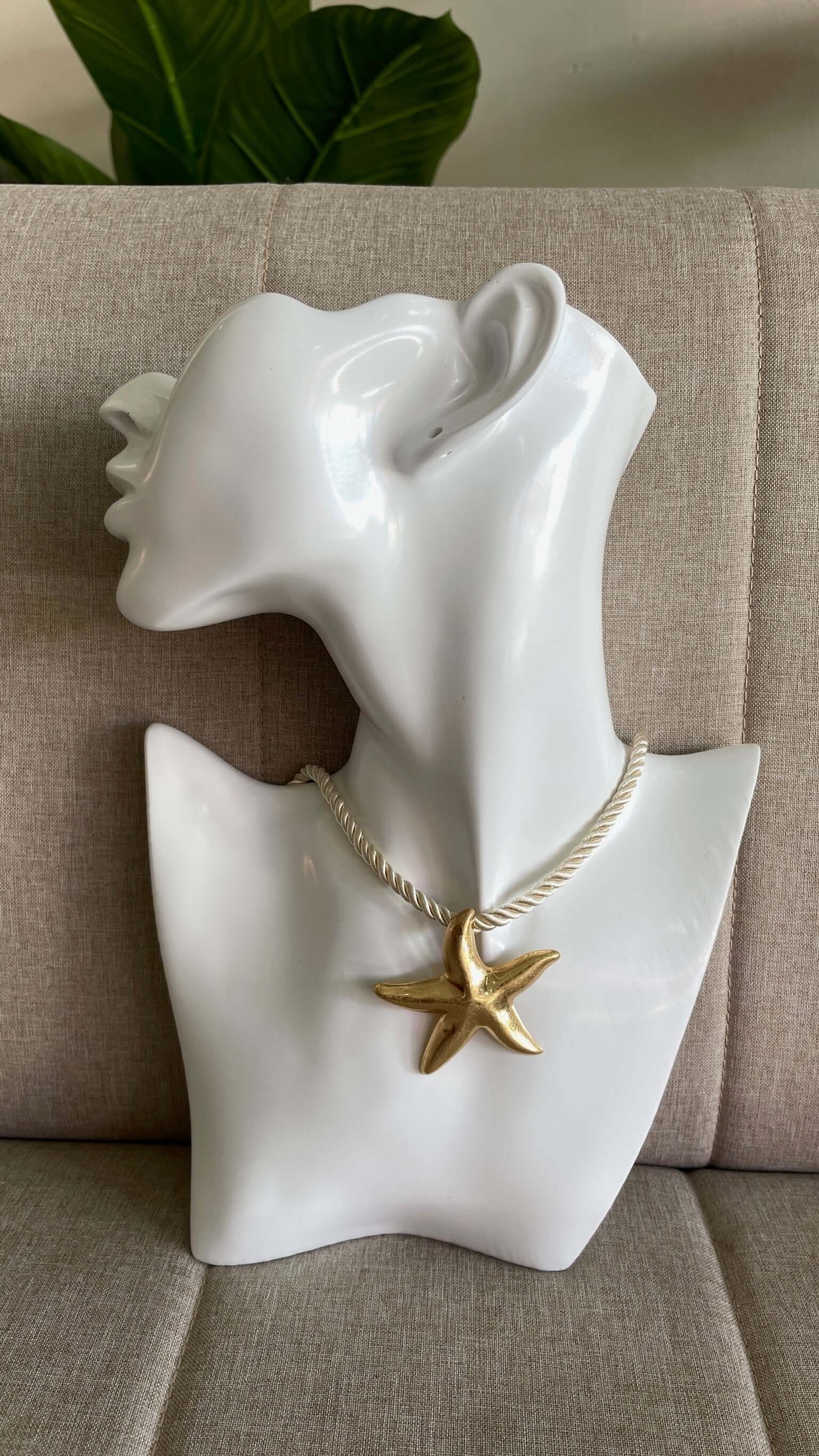 Collar con colgante de estrella de mar dorado, joyas elegantes para evento especial, look completo, envío a todo Chile.