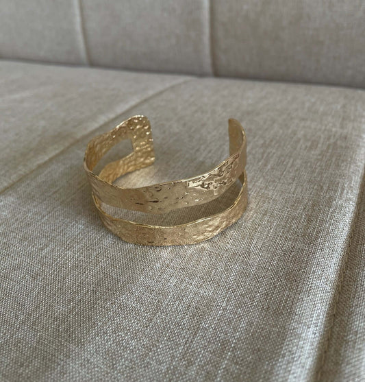 Esclava dorada gruesa, joyas elegantes para evento especial. Look completo con accesorios para vestidos. Envío a todo Chile.