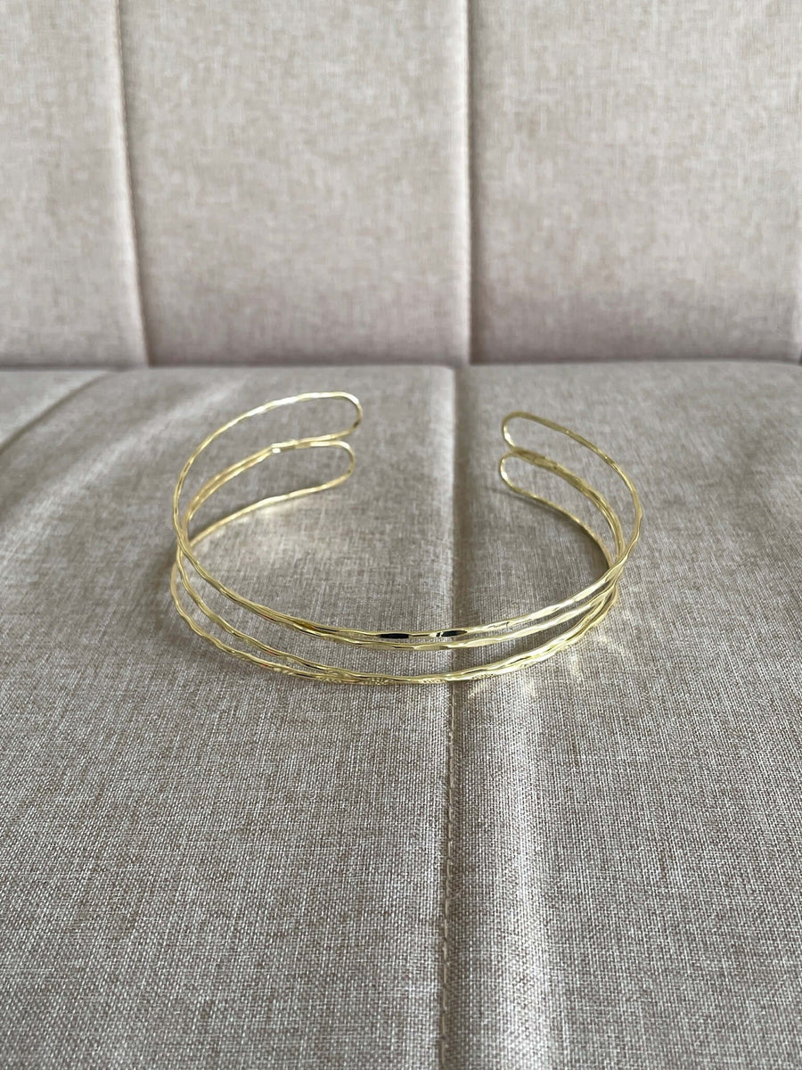 Gargantilla dorada doble, joyas elegantes para un look completo. Perfecta para eventos especiales. Envío a todo Chile.