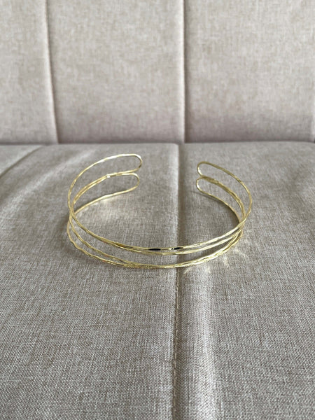 Gargantilla dorada doble, joyas elegantes para un look completo. Perfecta para eventos especiales. Envío a todo Chile.