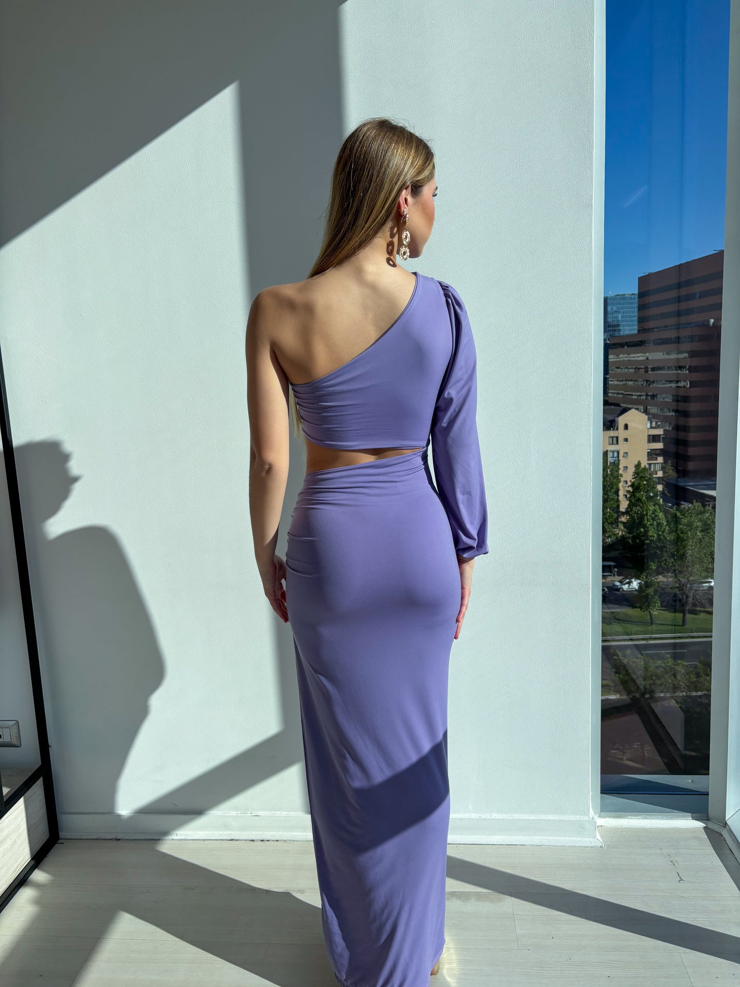Vestido Bianca Lila, elegante vestido de fiesta de corte sirena y espalda descubierta para bodas y graduaciones.