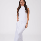 Vestido Carmina blanco elegante, ideal para bodas civiles y ceremonias en la playa. Disponible con envío a todo Chile.