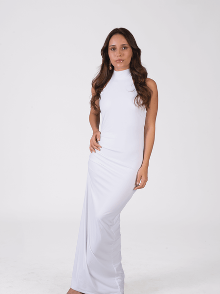 Vestido Carmina blanco elegante, ideal para bodas civiles y ceremonias en la playa. Disponible con envío a todo Chile.