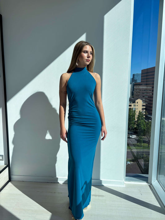 Vestido Carmina Petróleo: elegante vestido de fiesta de corte sirena, ideal para matrimonios y graduación, espalda descubierta.