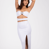 Vestido blanco elegante palabra de honor, ideal para bodas en la playa y eventos especiales, disponible en Chile.