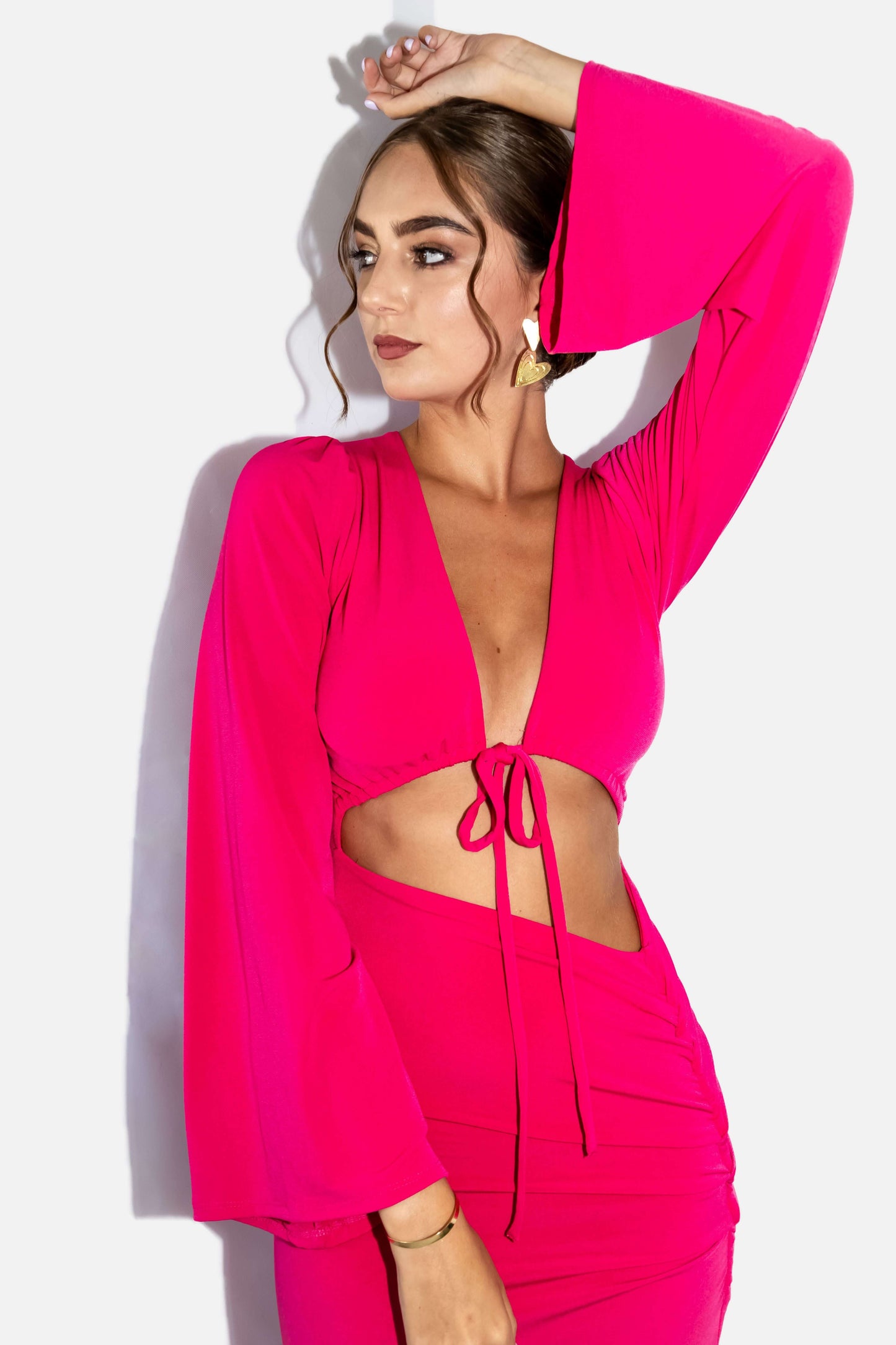 Vestido Sylvana Fucsia: vestido largo elegante ideal para graduación o gala, con mangas acampanadas y envío a todo Chile.