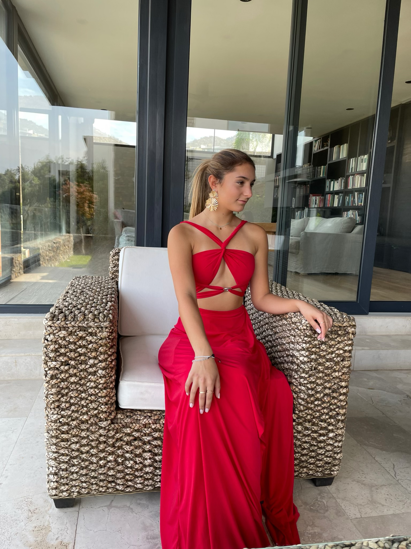 conjunto de fiesta largo rojo para bodas, galas y graduaciones, tajo en la pierda, top ajustable con argolla, tienda en vitacura